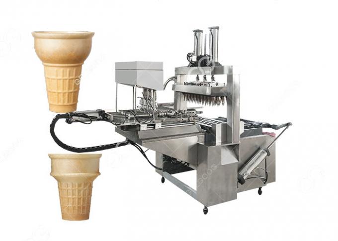 Cornet de crème glacée de gaufrette faisant la machine